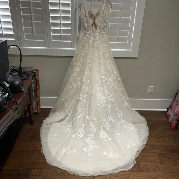 House of Wu Wedding dress.  Ivory/Nude size 12 fits like an 8. - Picture 2 of 12